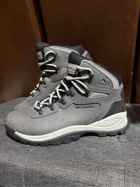 Columbia Waterproof Hiking Boots Gray Women’s Size 10 Trail Outdoor Men’s 8.5